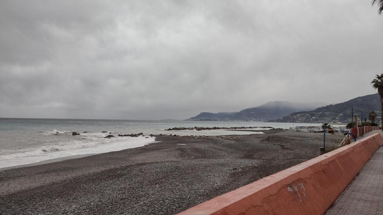 Appartamento Mama Monolocale Terrazzo Vista Mare Ventimiglia Ngoại thất bức ảnh