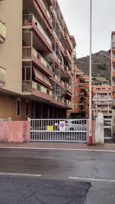 Appartamento Mama Monolocale Terrazzo Vista Mare Ventimiglia Ngoại thất bức ảnh
